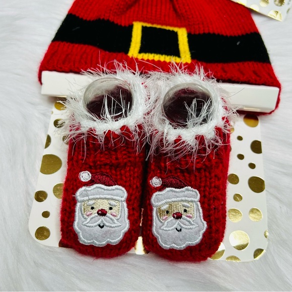 3/$12 Newborn Christmas Hat and Bootie Socks - Picture 2 of 4